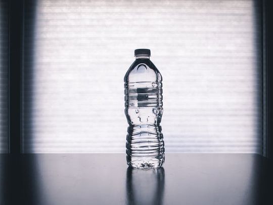 Butelki plastikowe - jak wybrać najlepsze i jak z nich korzystać?