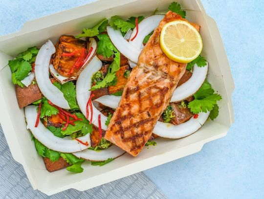 Catering dietetyczny z wyborem menu: Dlaczego warto dostosować posiłki do swoich potrzeb?