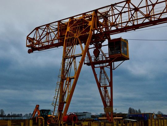 Gdzie sprawdza się suwnica natorowa i jak ją dobrać?