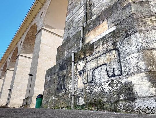 Graffiti na wiadukcie