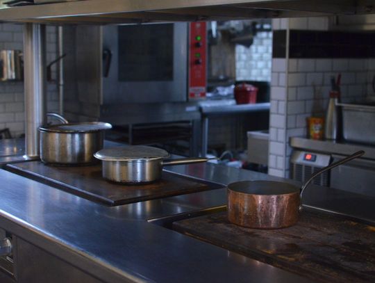 Jak przygotować lokal gastronomiczny na większy ruch dzięki odpowiedniemu wyposażeniu?