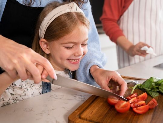 Jak ułatwić sobie gotowanie z dziećmi? Produkty, które pokochają najmłodsi