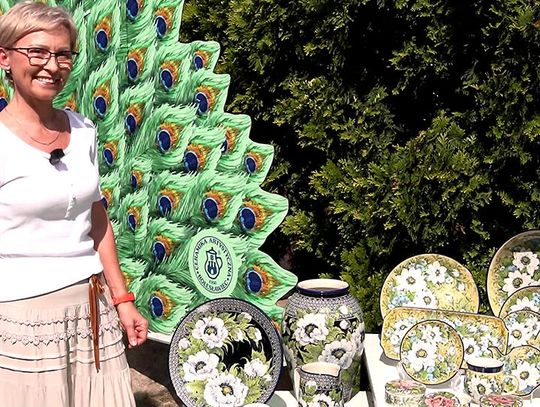 Kwiaty na ceramice artystycznej