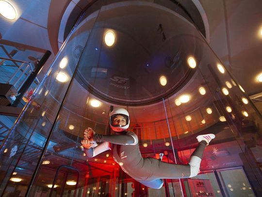Loty w tunelu aerodynamicznym we Wrocławiu – pomysł na udany prezent pod choinkę