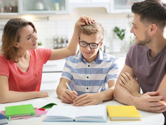 Najmodniejsze motywy tapet dla nastolatków – inspiracje na lata