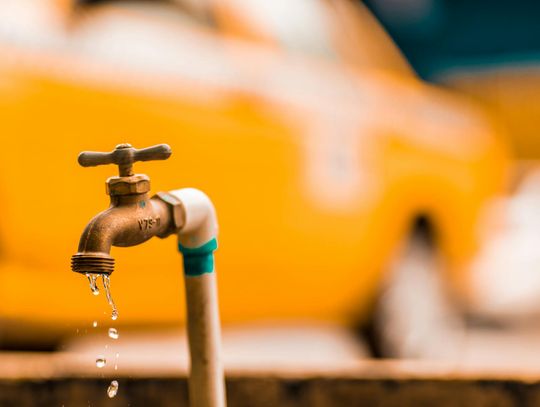 Obejmy do mocowania rur – jak dobrać odpowiedni typ do swojej instalacji