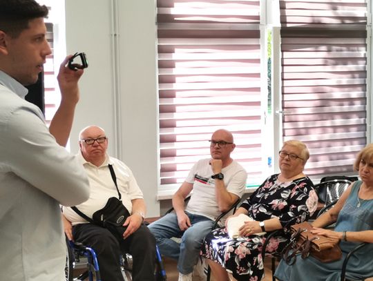 Opaski telemedyczne dla seniorów