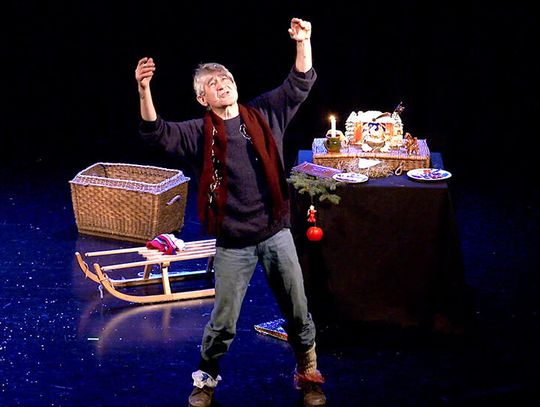 "Płoną izby drzewka blaskiem"