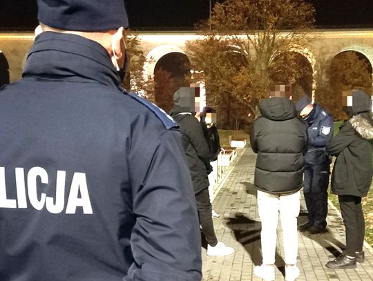 Policyjna kontrola na skateparku