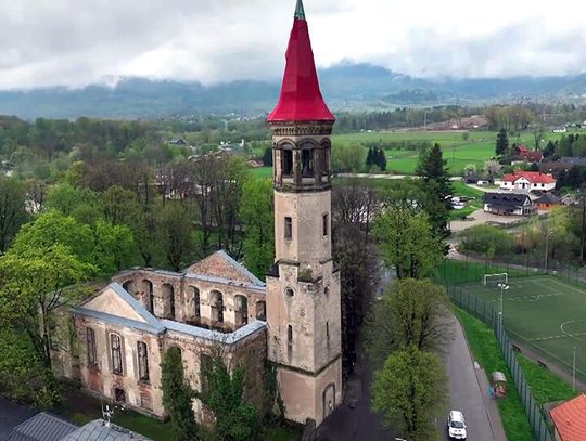 Remont wieży w Miłkowie