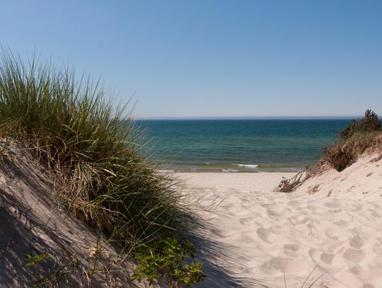 Słońce, spokój i szeroka plaża. 12 nadmorskich miejscowości