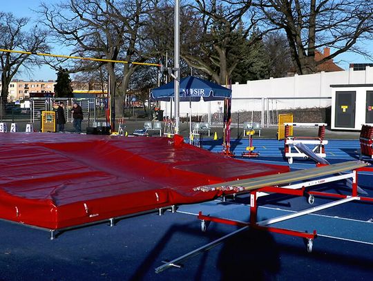 Sprzęt lekkoatletyczny na stadionie Sprzęt lekkoatletyczny na stadionie