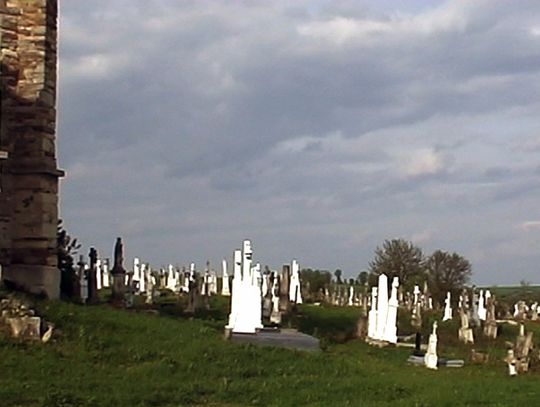 Uporządkowany cmentarz w Jazłowcu