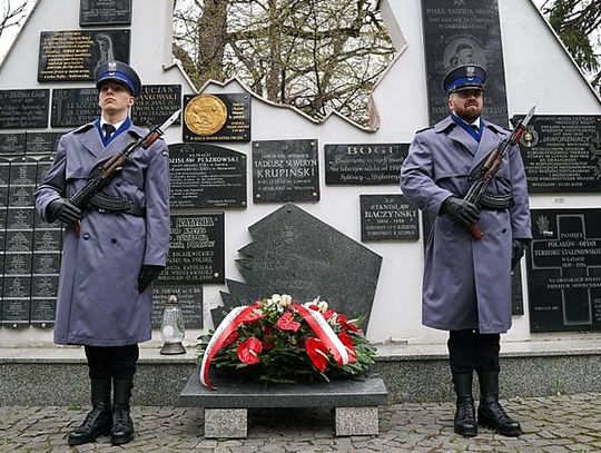 W hołdzie policjantom pomordowanym przez NKWD