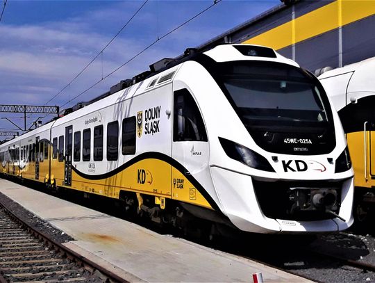 Wakacyjny rozkład jazdy – wracają pociągi do Świnoujścia. Nocny Super Sprinter i połączenia do Karpacza!
