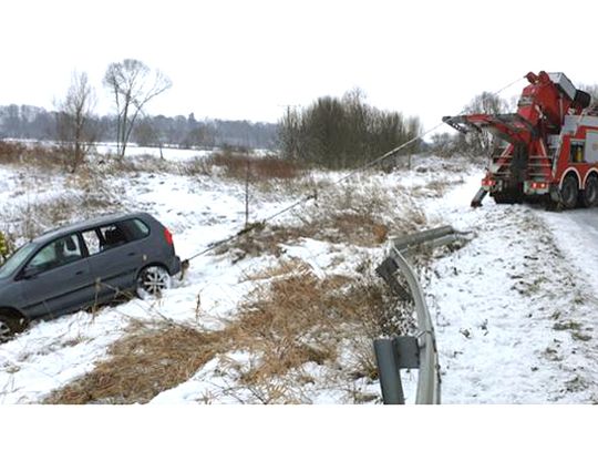 Wyciągnęli samochód z Kwisy