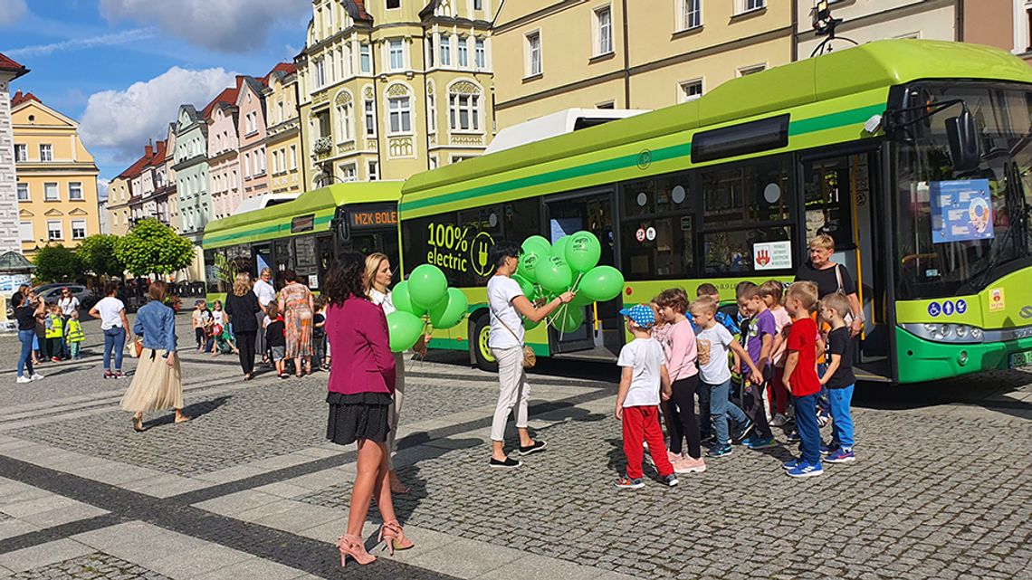 "Autobusem przez miasto"