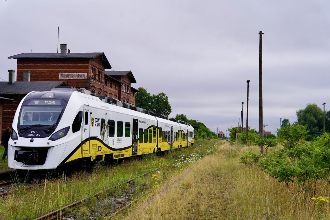 Kolej wróci do Gaworzyc, Niegosławic i Szprotawy. Jasne deklaracje na przejeździe specjalnym Kolei Dolnośląskich Kolej wróci do Gaworzyc, Niegosławic i Szprotawy. Jasne deklaracje na przejeździe specjalnym Kolei Dolnośląskich