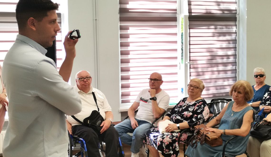 Opaski telemedyczne dla seniorów