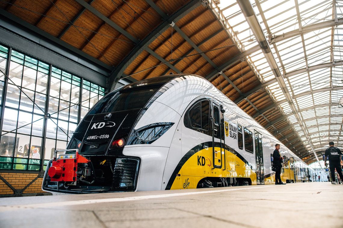 Podwójny sukces Kolei Dolnośląskich. Rekordowe rozliczenie z KPO i kolejne miliony na Elfy Podwójny sukces Kolei Dolnośląskich. Rekordowe rozliczenie z KPO i kolejne miliony na Elfy