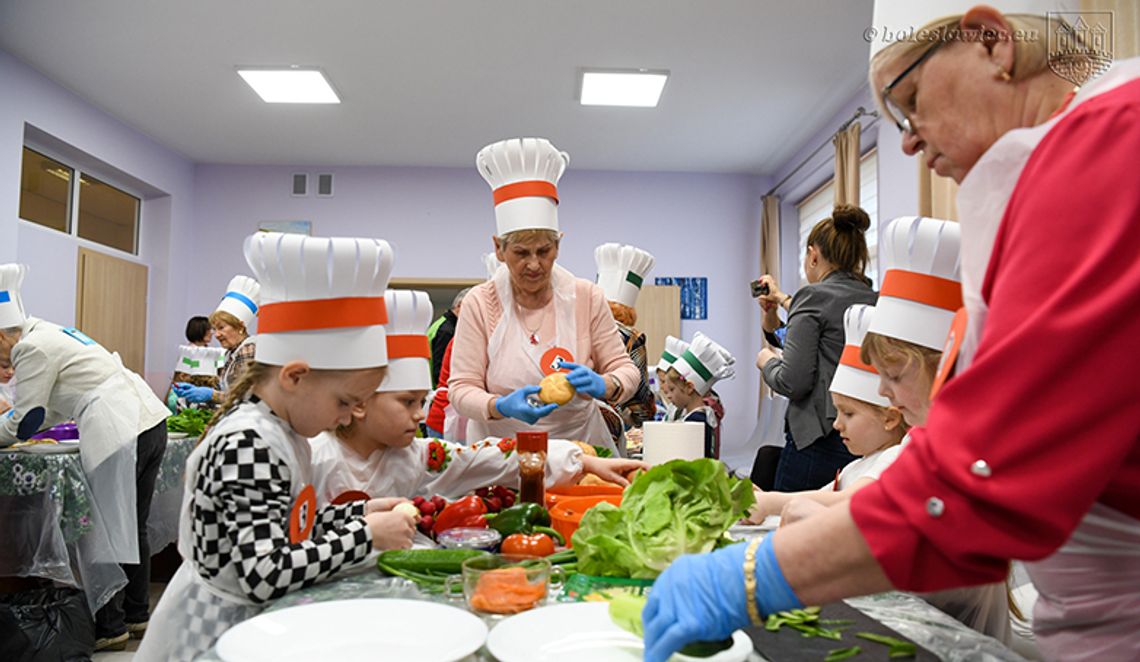 Przedszkolaki gotowały z seniorami