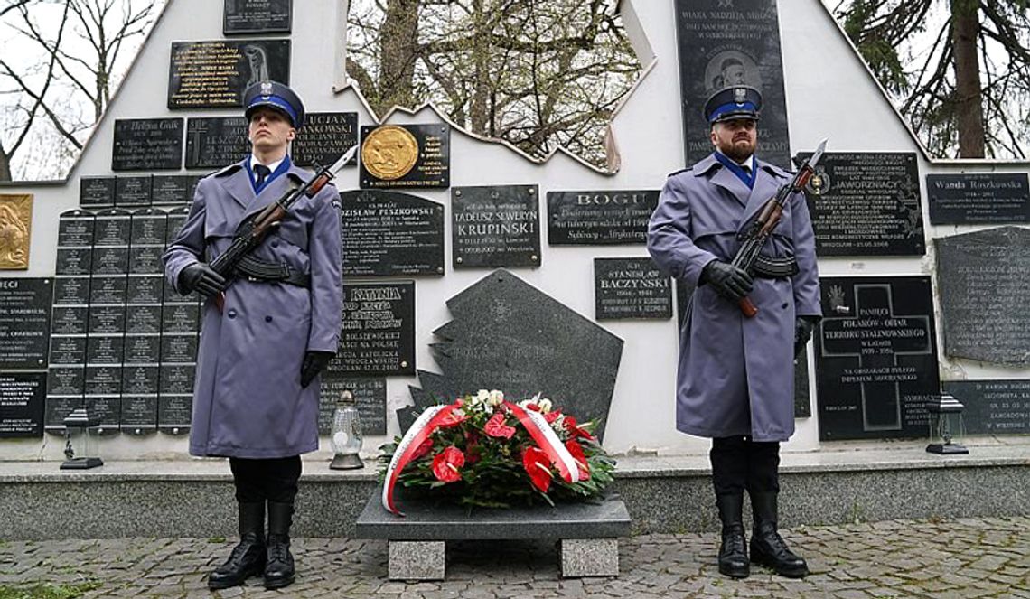 W hołdzie policjantom pomordowanym przez NKWD