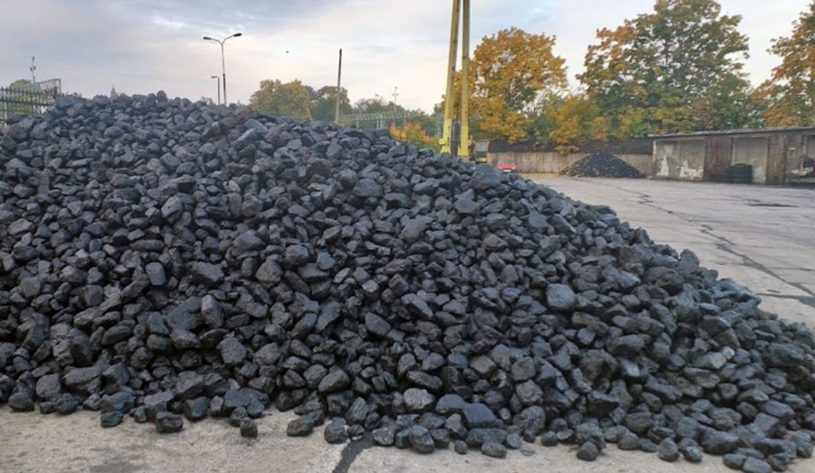 Wydawanie węgla przy ulicy Kościuszki 1